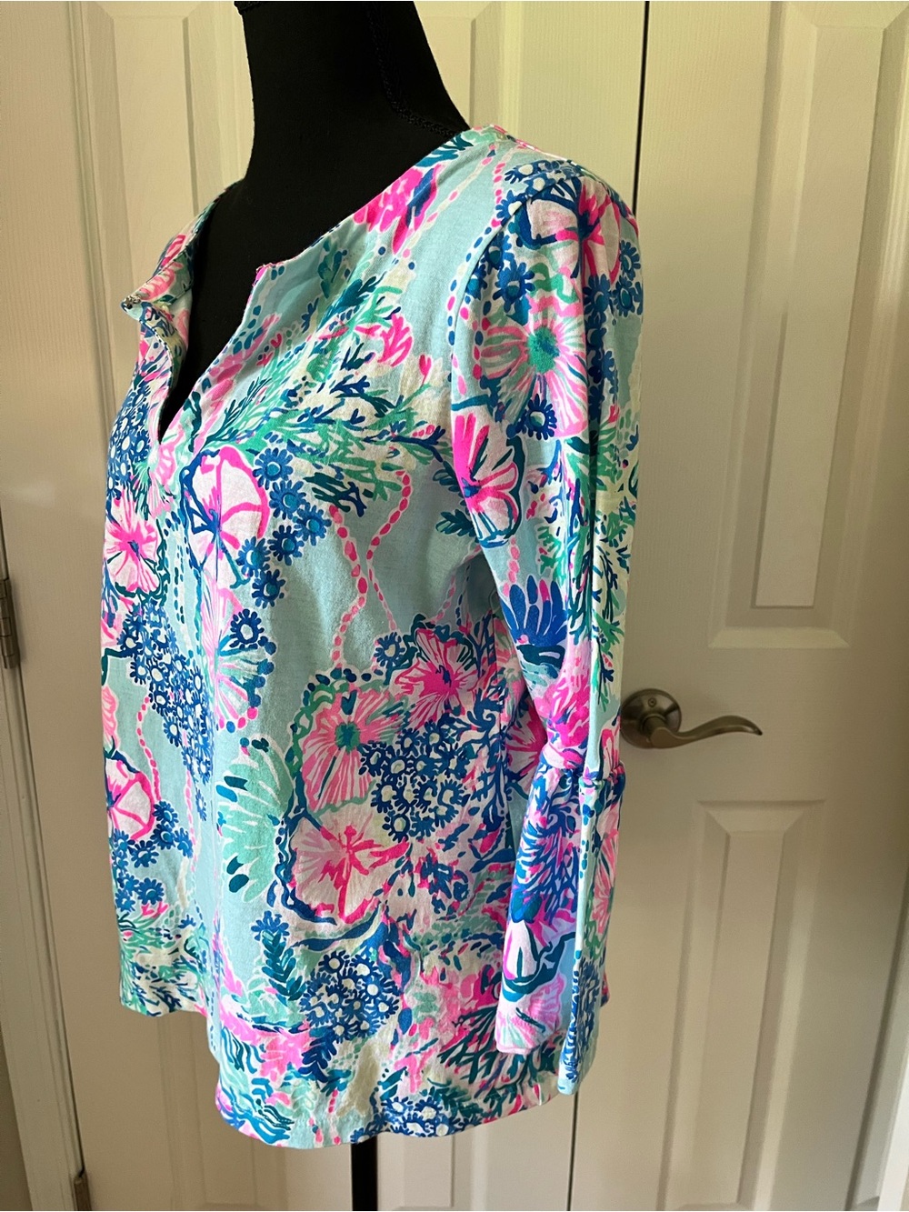Lilly Pulitzer Pima Cotton Printed Top | Size L | Bell Sleeve EUC - Picture 3 of 8